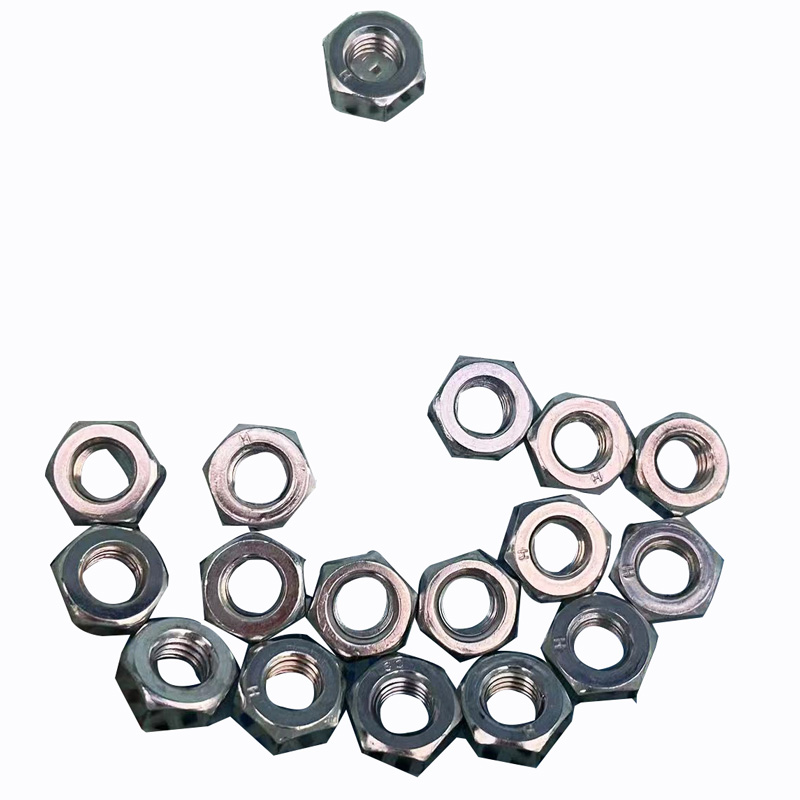 Come evitare il fenomeno del bloccaggio dei dadi in acciaio inox?
