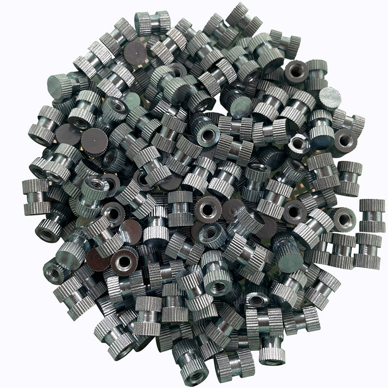 In che modo i dadi in acciaio inossidabile supportano pratiche industriali sostenibili e sicure?